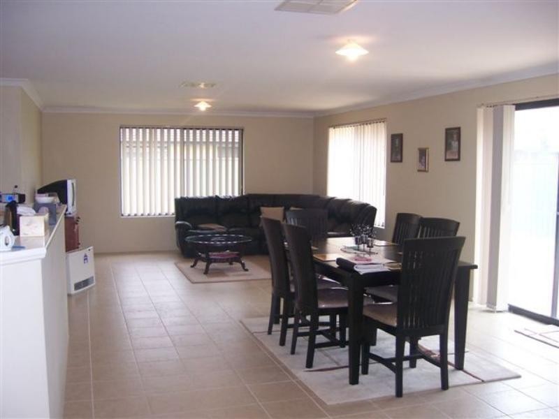 44 Excalibur Chase, Wattle Grove WA 6107