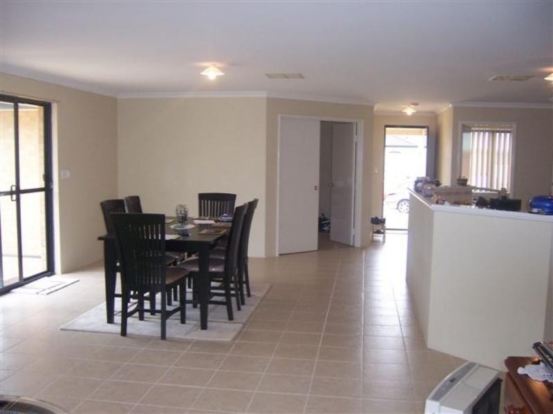 44 Excalibur Chase, Wattle Grove WA 6107