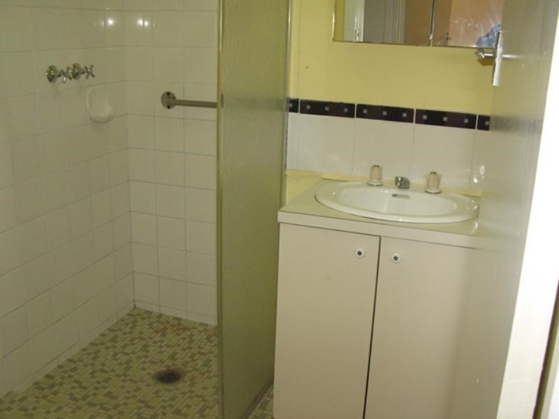 4/2 Dalziell Street, Maddington WA 6109