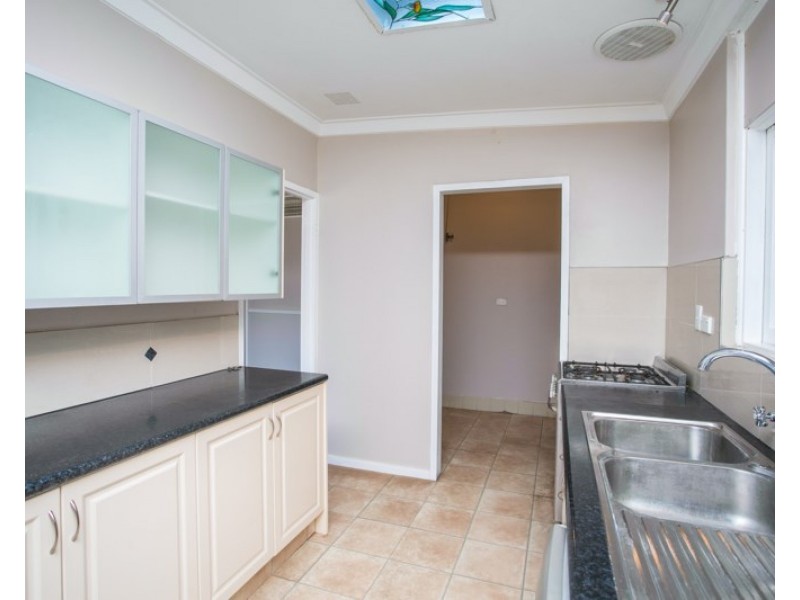 12 Cowan Street, Maddington WA 6109