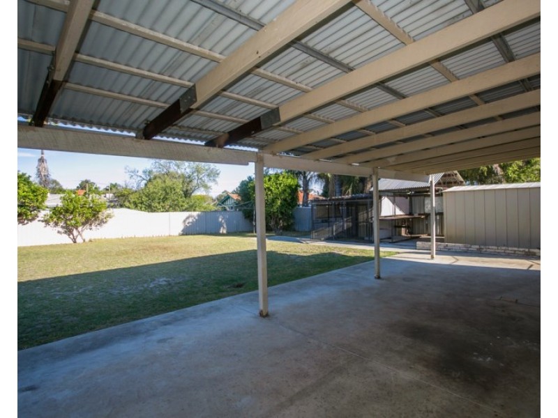 12 Cowan Street, Maddington WA 6109