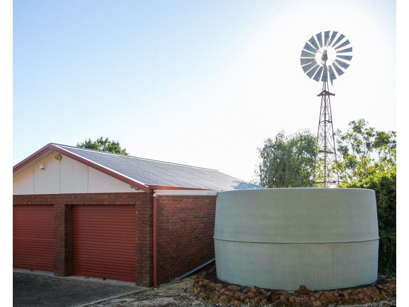 158 Springfield Road, Bedfordale WA 6112