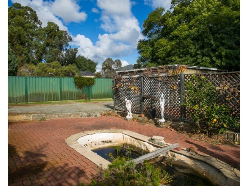 15 Bardfield Way, Gosnells WA 6110