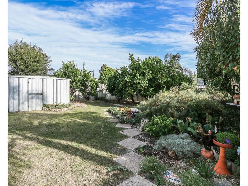 4 Ivanhoe Place, Gosnells WA 6110