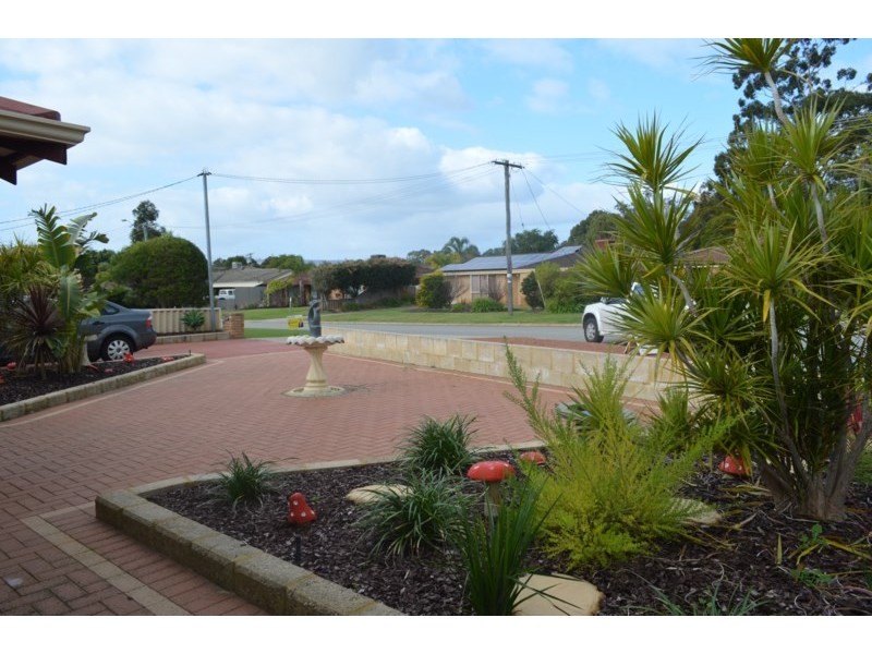 9 Yampi Court, Huntingdale WA 6110