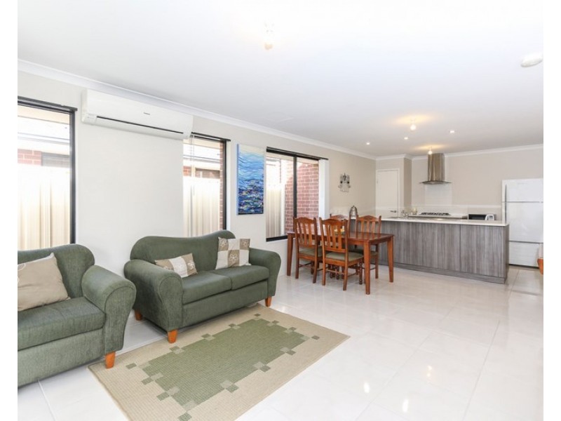 2/102 Westfield Road, Kelmscott WA 6111