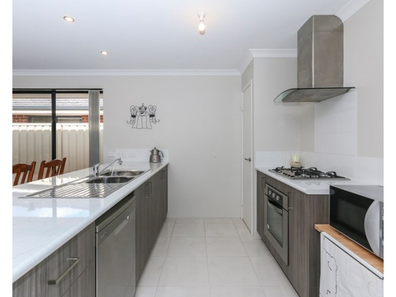 2/102 Westfield Road, Kelmscott WA 6111