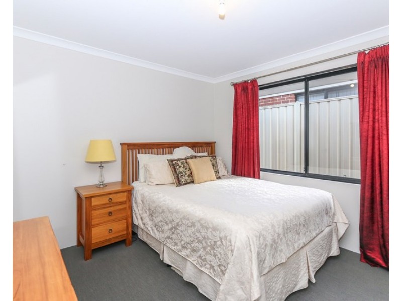 2/102 Westfield Road, Kelmscott WA 6111