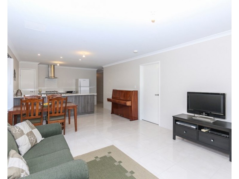 2/102 Westfield Road, Kelmscott WA 6111