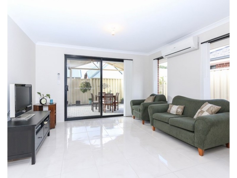 2/102 Westfield Road, Kelmscott WA 6111