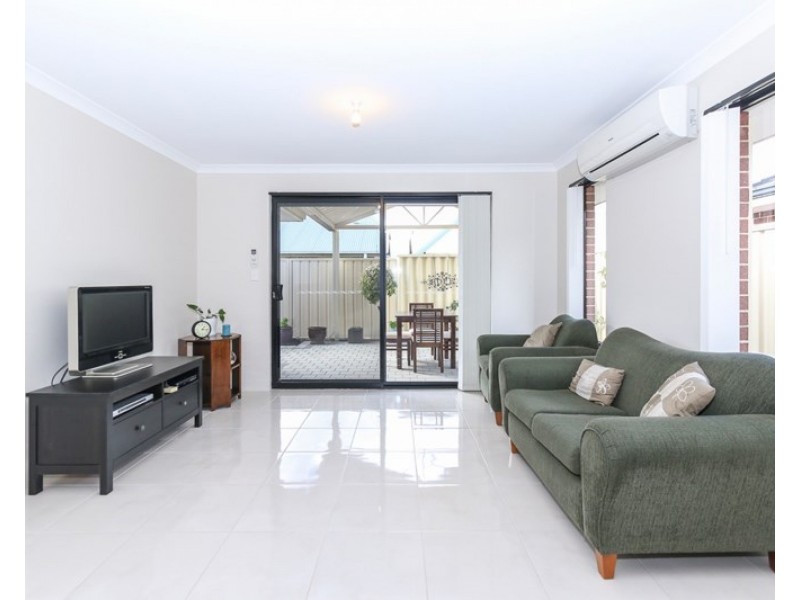 2/102 Westfield Road, Kelmscott WA 6111