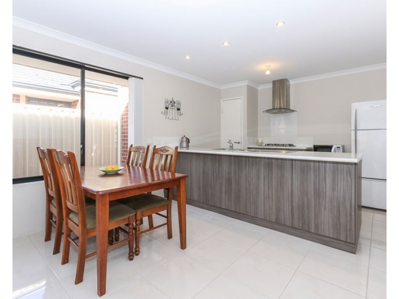 2/102 Westfield Road, Kelmscott WA 6111