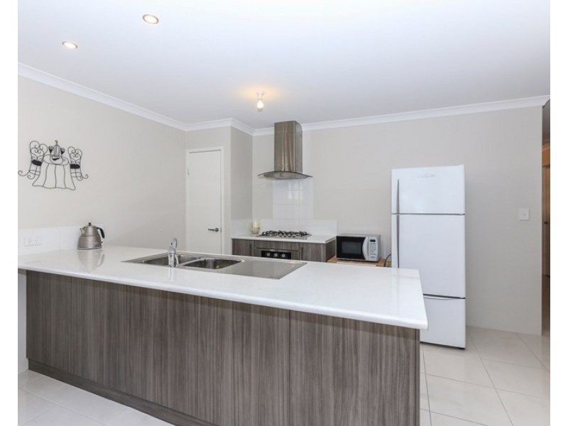 2/102 Westfield Road, Kelmscott WA 6111