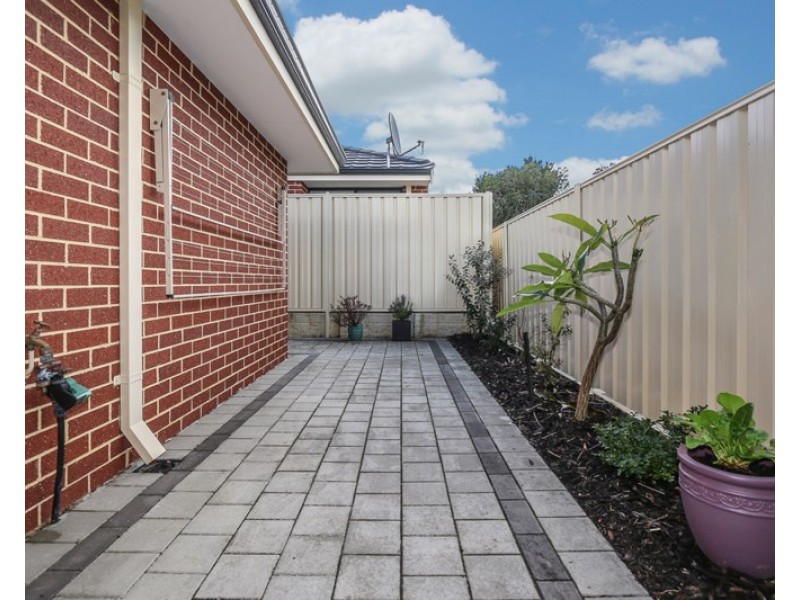 2/102 Westfield Road, Kelmscott WA 6111