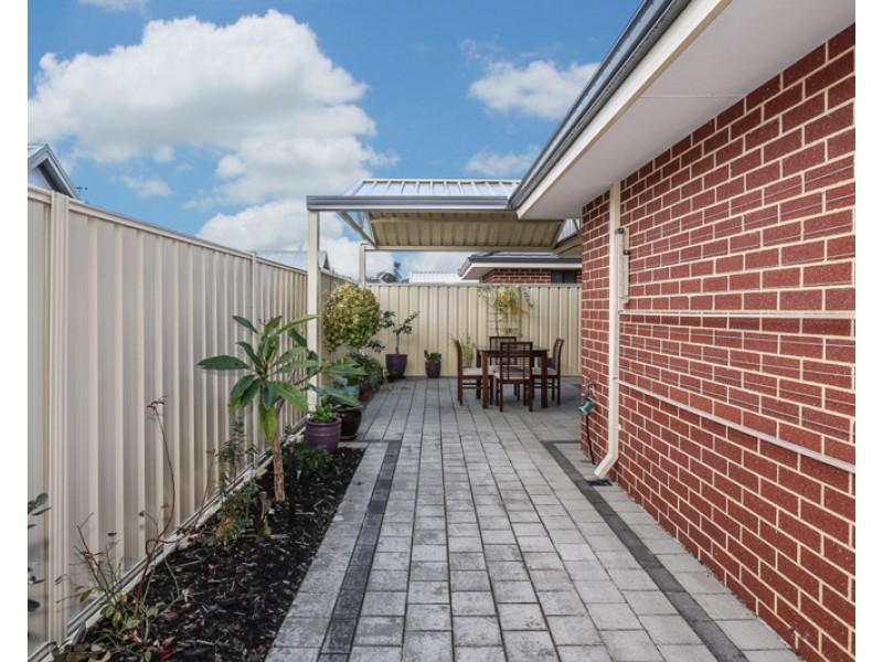 2/102 Westfield Road, Kelmscott WA 6111