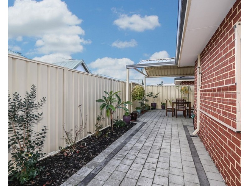2/102 Westfield Road, Kelmscott WA 6111