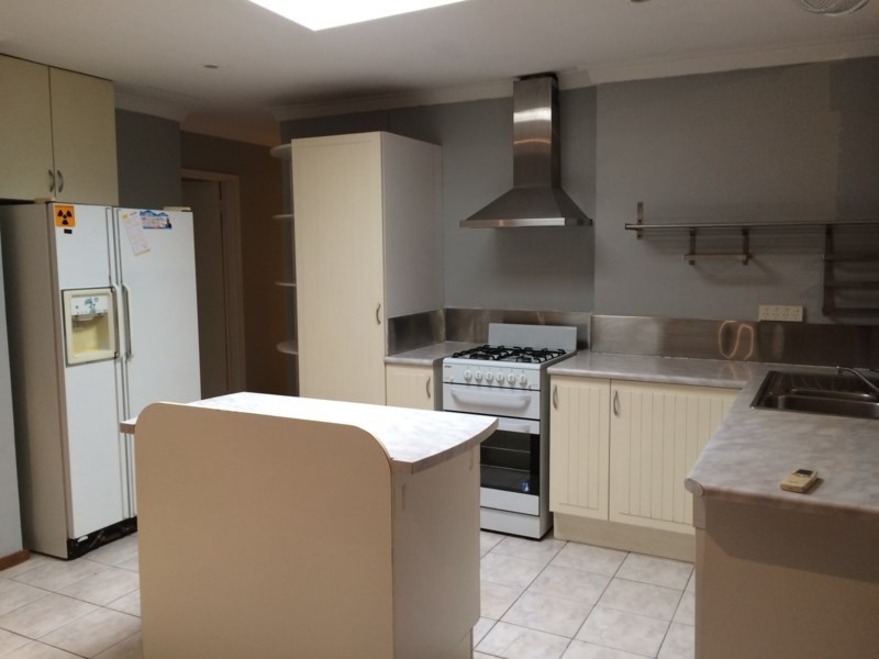 16 Teak Way, Maddington WA 6109