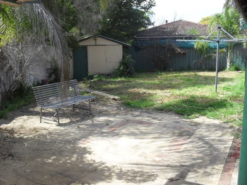 2 Rex Street, Gosnells WA 6110