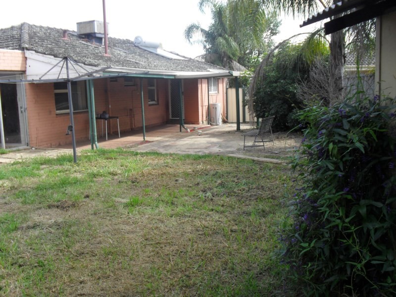 2 Rex Street, Gosnells WA 6110