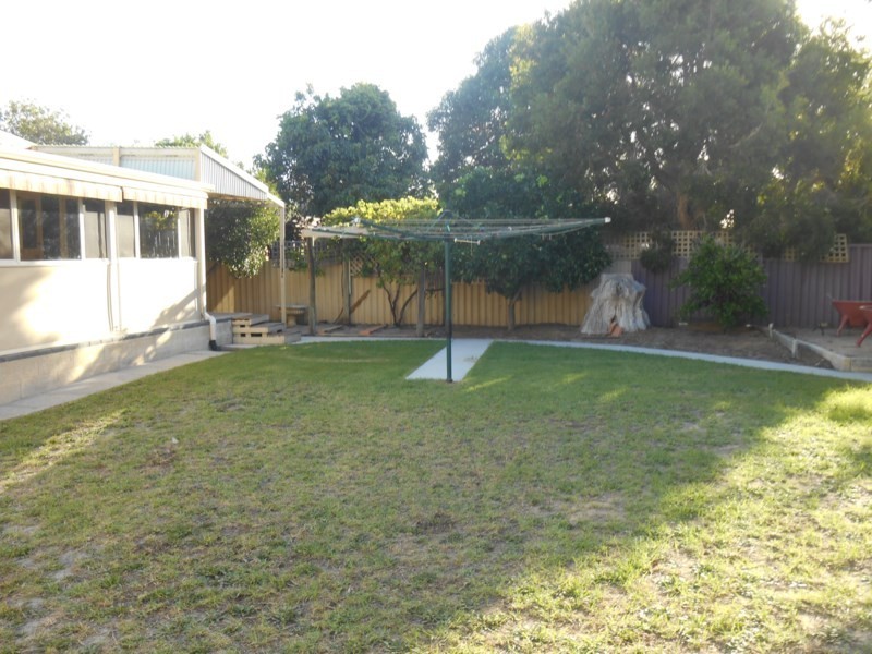 14 Gosnells Road West, Maddington WA 6109