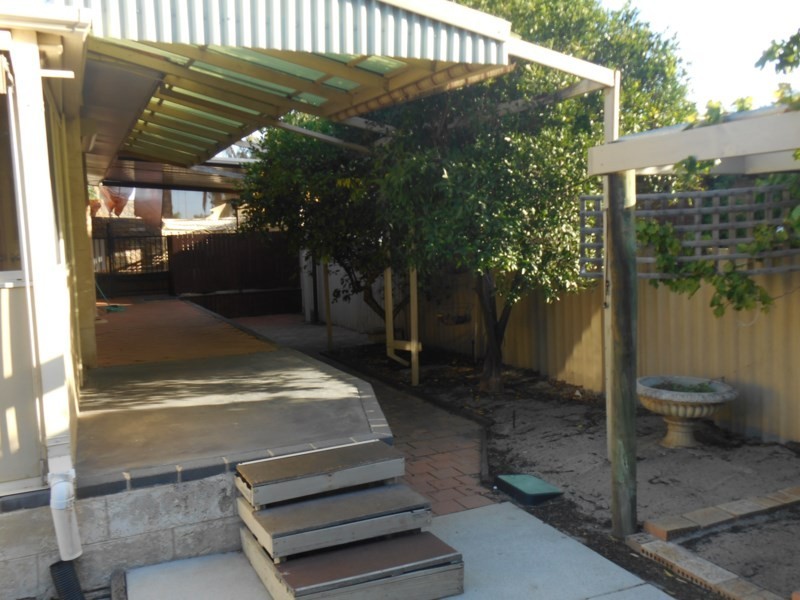 14 Gosnells Road West, Maddington WA 6109