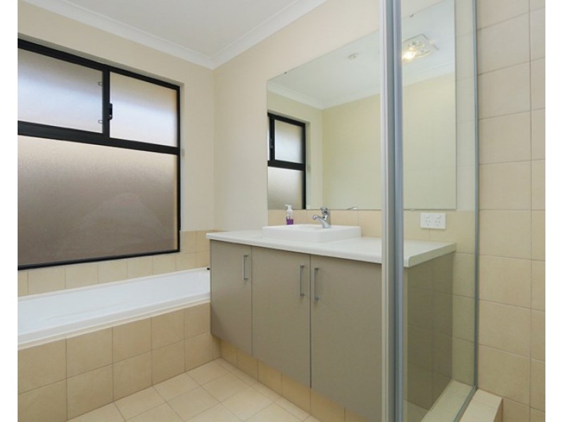 8 Elba Place, Thornlie WA 6108