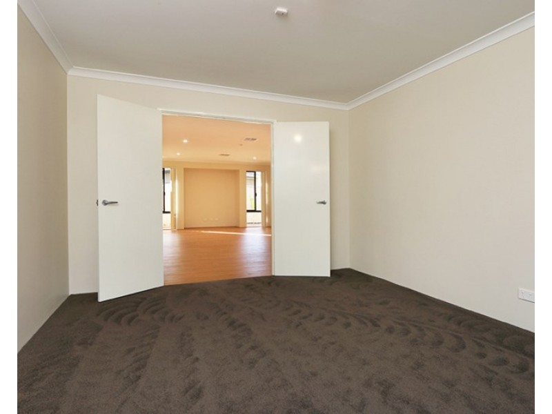 8 Elba Place, Thornlie WA 6108