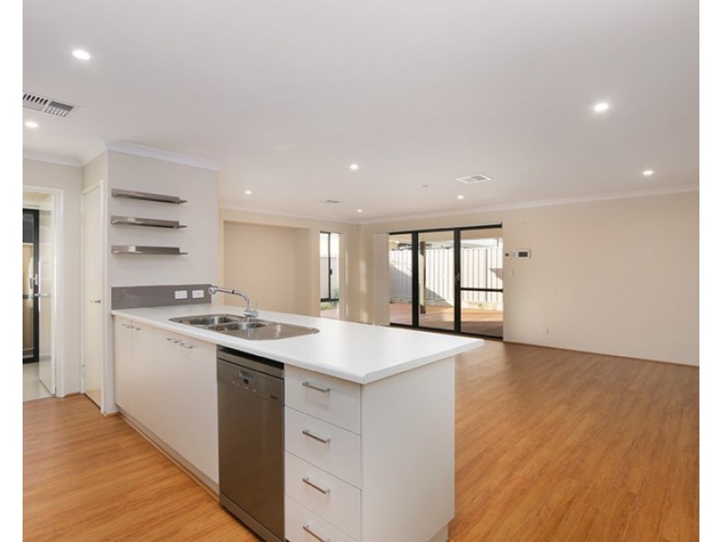 8 Elba Place, Thornlie WA 6108