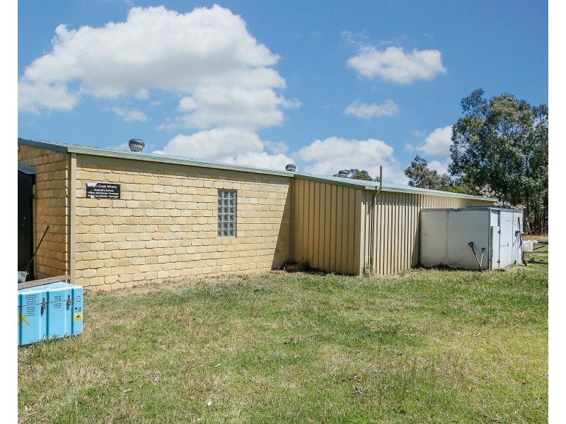 14 McKenzie Grove, Kelmscott WA 6111