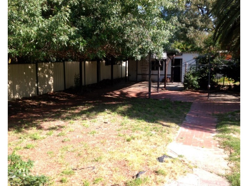 3 Colleen Street, Gosnells WA 6110