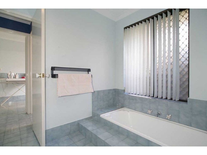 3 Viscount Court, Thornlie WA 6108