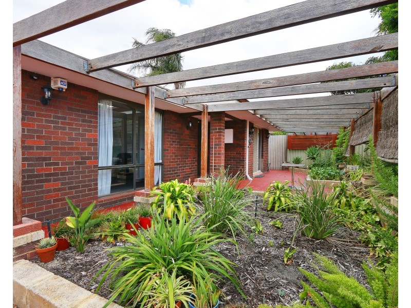 6 Harvey Close, Gosnells WA 6110