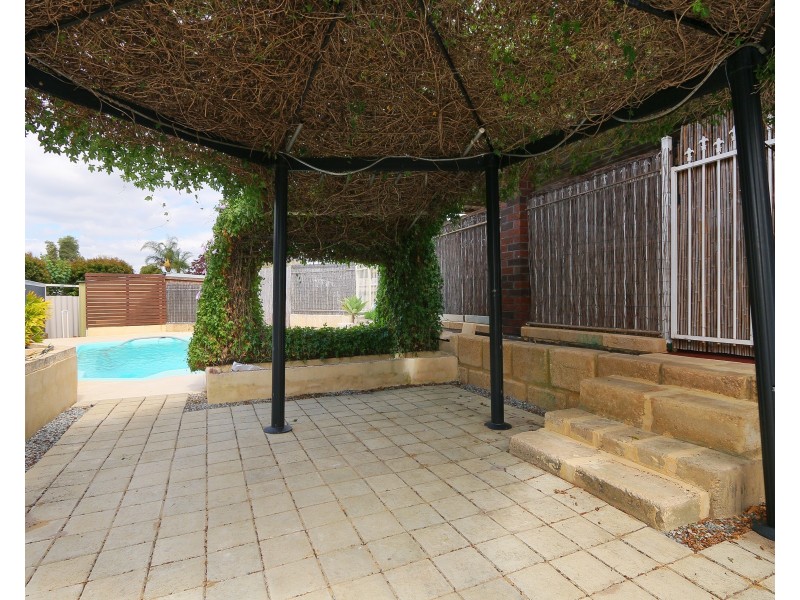 6 Harvey Close, Gosnells WA 6110