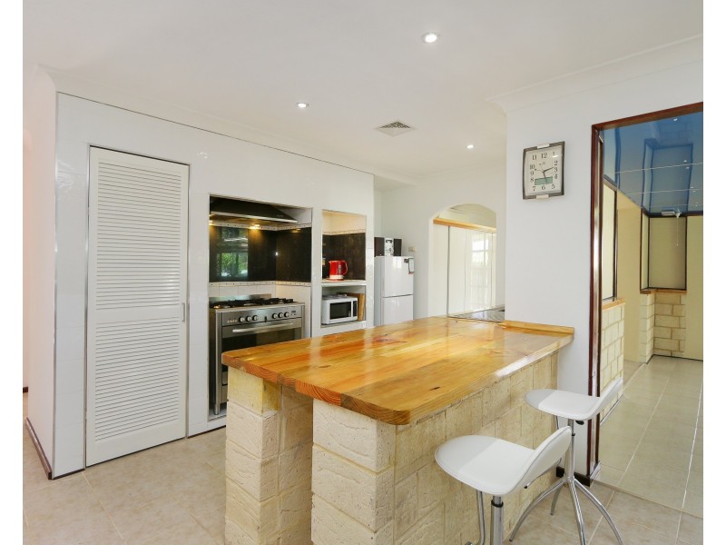 6 Harvey Close, Gosnells WA 6110