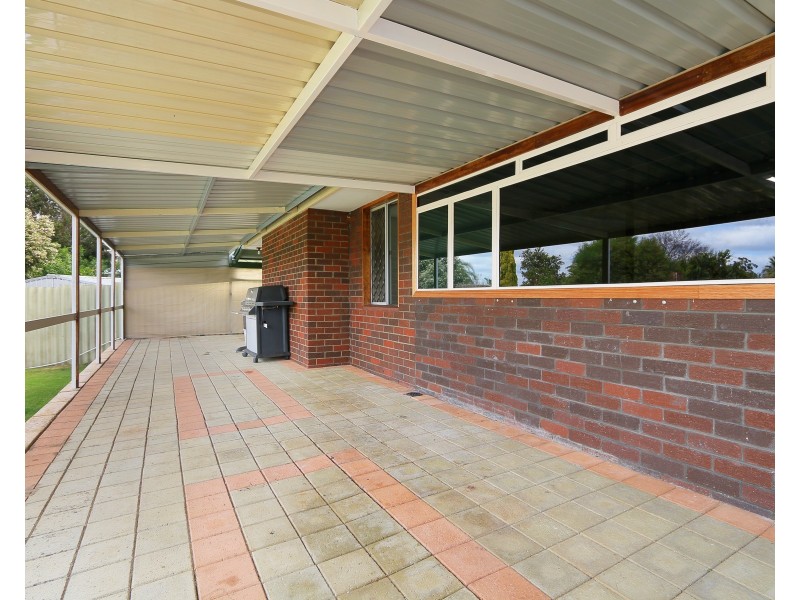 6 Harvey Close, Gosnells WA 6110