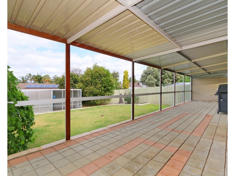 6 Harvey Close, Gosnells WA 6110