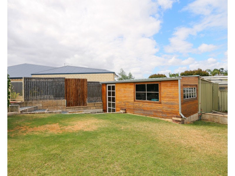 6 Harvey Close, Gosnells WA 6110