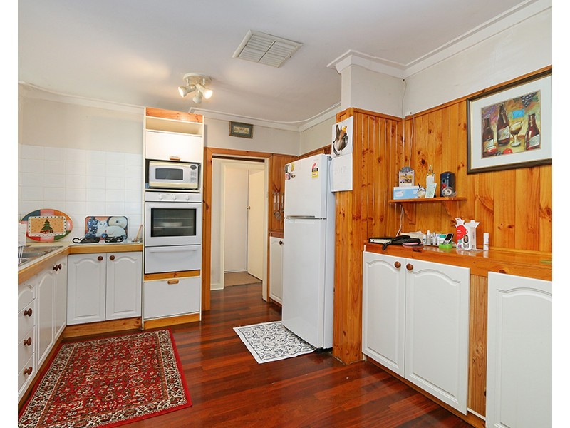 8 Mills Road West, Martin WA 6110