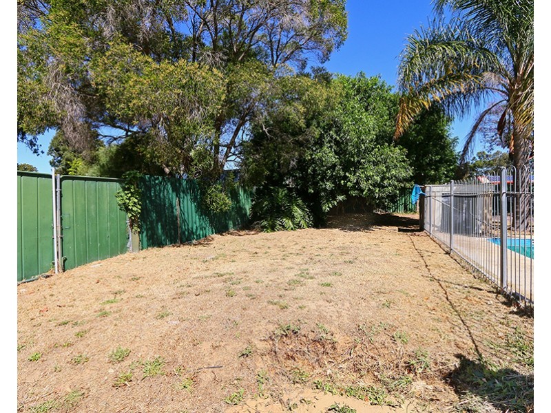 8 Mills Road West, Martin WA 6110