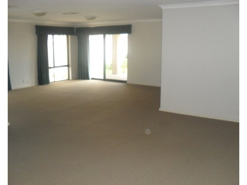 195 Harpenden Street, Huntingdale WA 6110