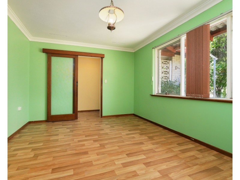 13 Nutley Street, Maddington WA 6109