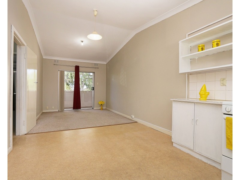 9/2 Dalziell Street, Maddington WA 6109