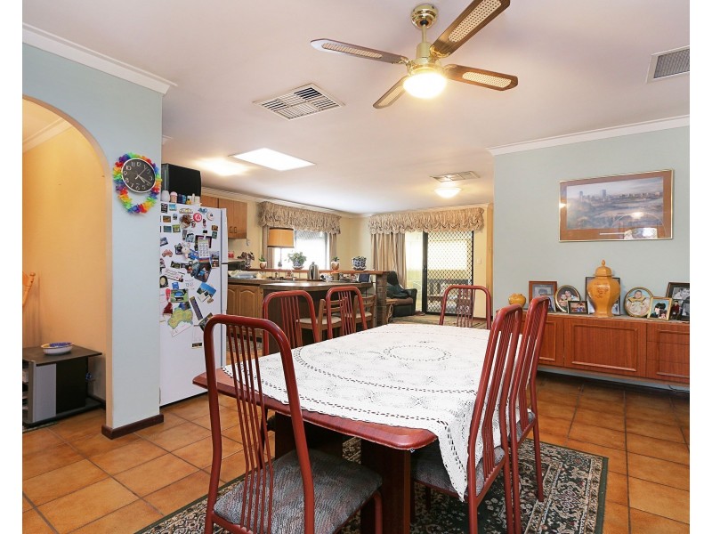 36 Willow Way, Maddington WA 6109