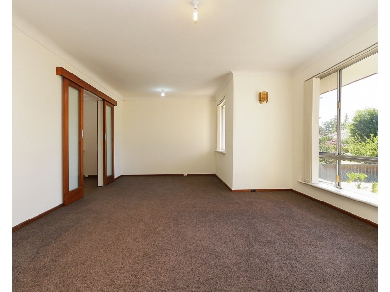 44 Thomas Street, Queens Park WA 6107