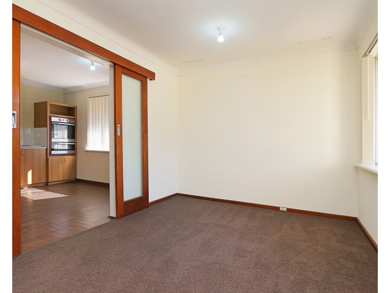 44 Thomas Street, Queens Park WA 6107