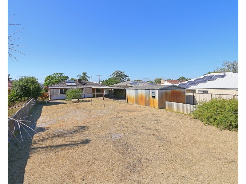 44 Thomas Street, Queens Park WA 6107