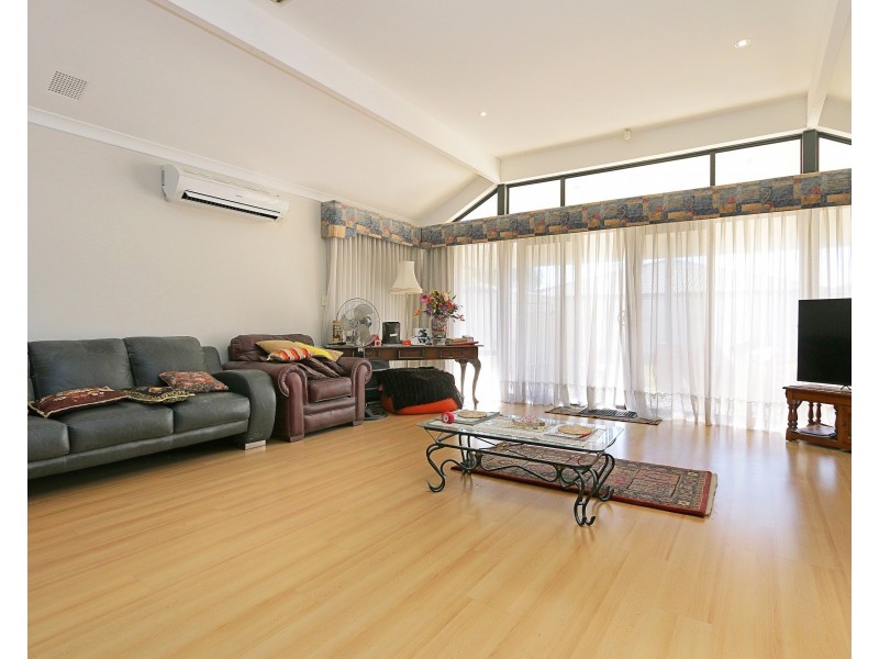 11 The Bridgeway, Canning Vale WA 6155