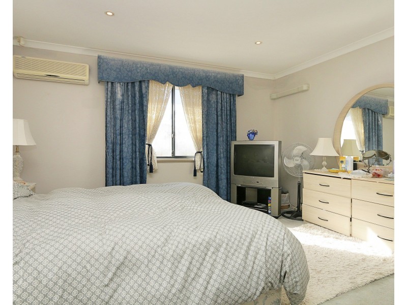 11 The Bridgeway, Canning Vale WA 6155