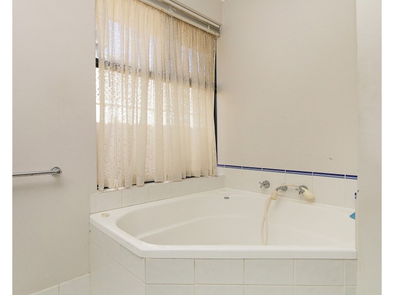 11 The Bridgeway, Canning Vale WA 6155