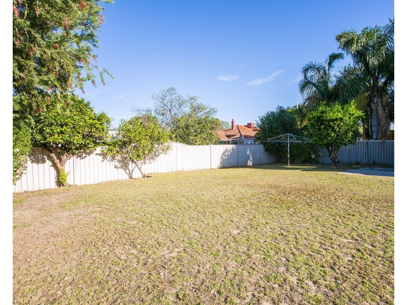 12 Cowan Street, Maddington WA 6109
